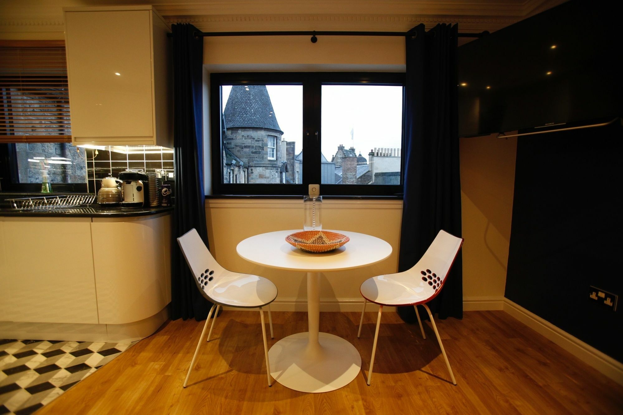 27/3a Cockburn Street *