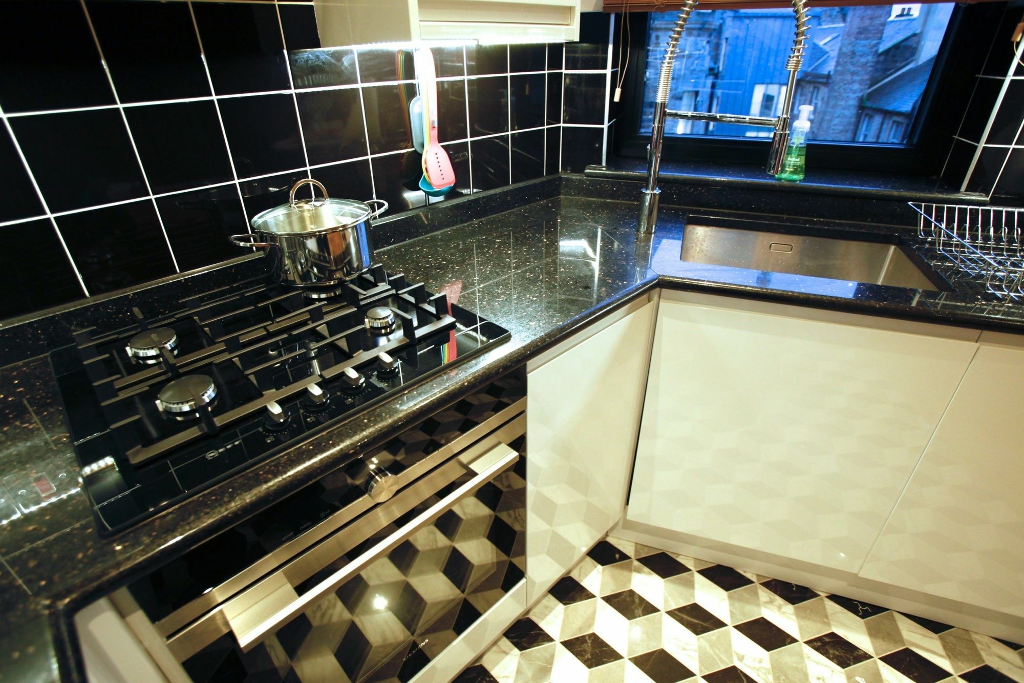 27/3a Cockburn Street Edinburgh